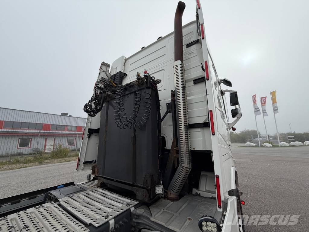 Volvo FH 6X4 Lyftbar Tandem Vetopöytäautot