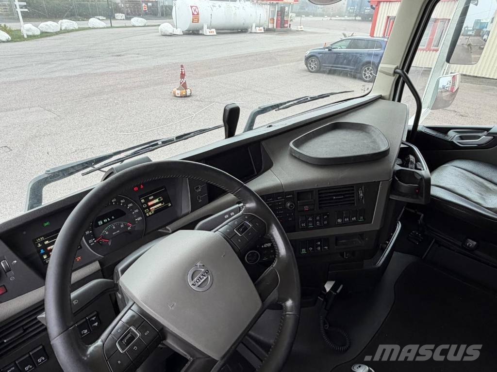 Volvo FH 6X4 Lyftbar Tandem Vetopöytäautot
