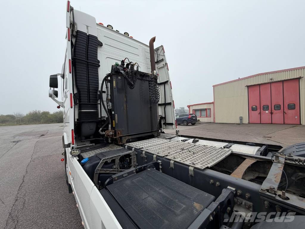 Volvo FH 6X4 Lyftbar Tandem Vetopöytäautot