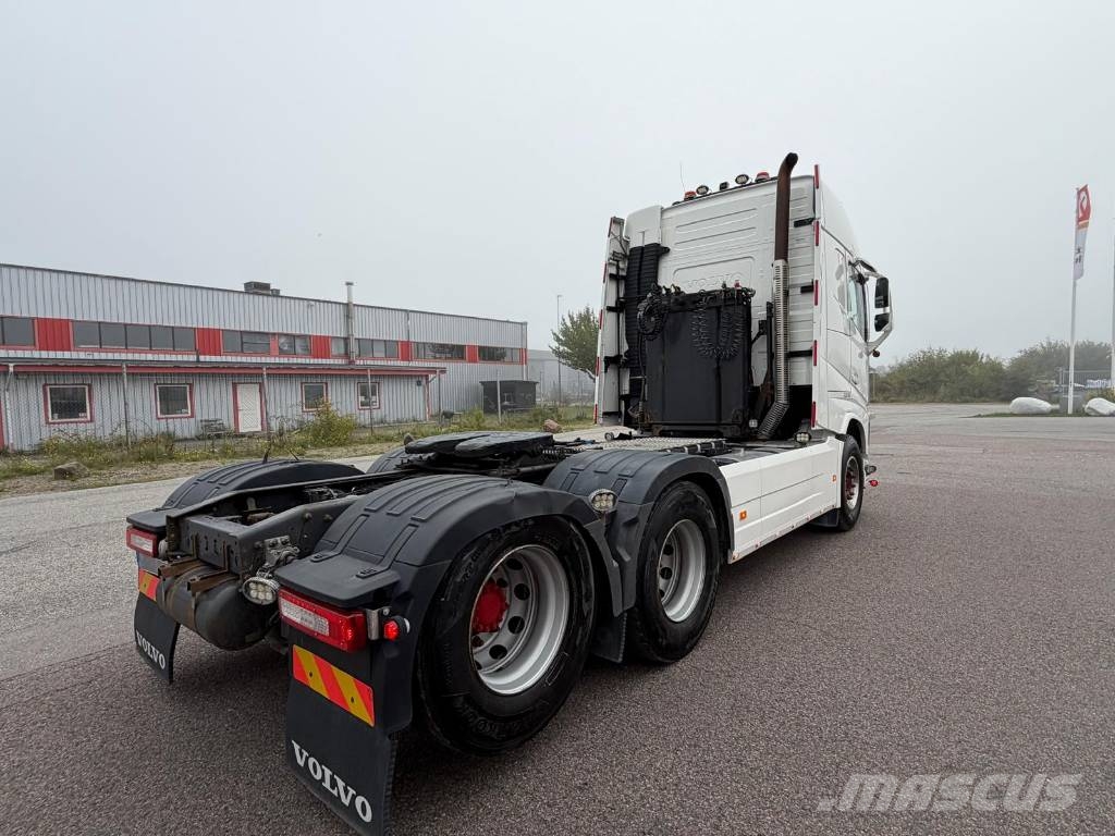 Volvo FH 6X4 Lyftbar Tandem Vetopöytäautot