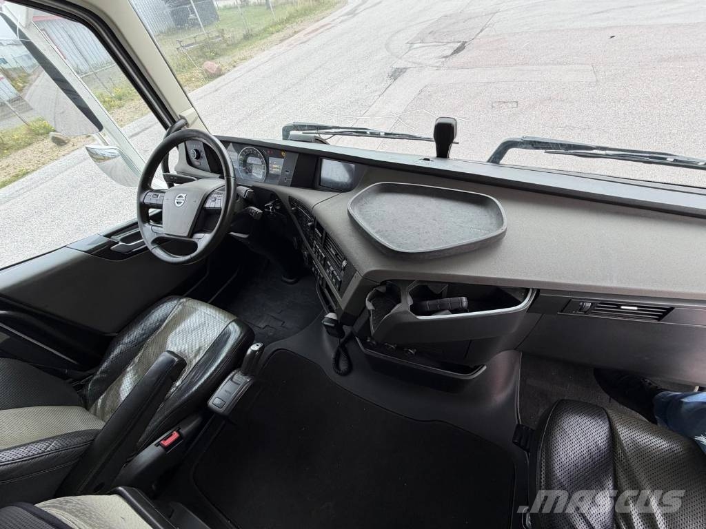 Volvo FH 6X4 Lyftbar Tandem Vetopöytäautot