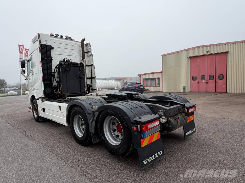 Volvo FH 6X4 Lyftbar Tandem Vetopöytäautot