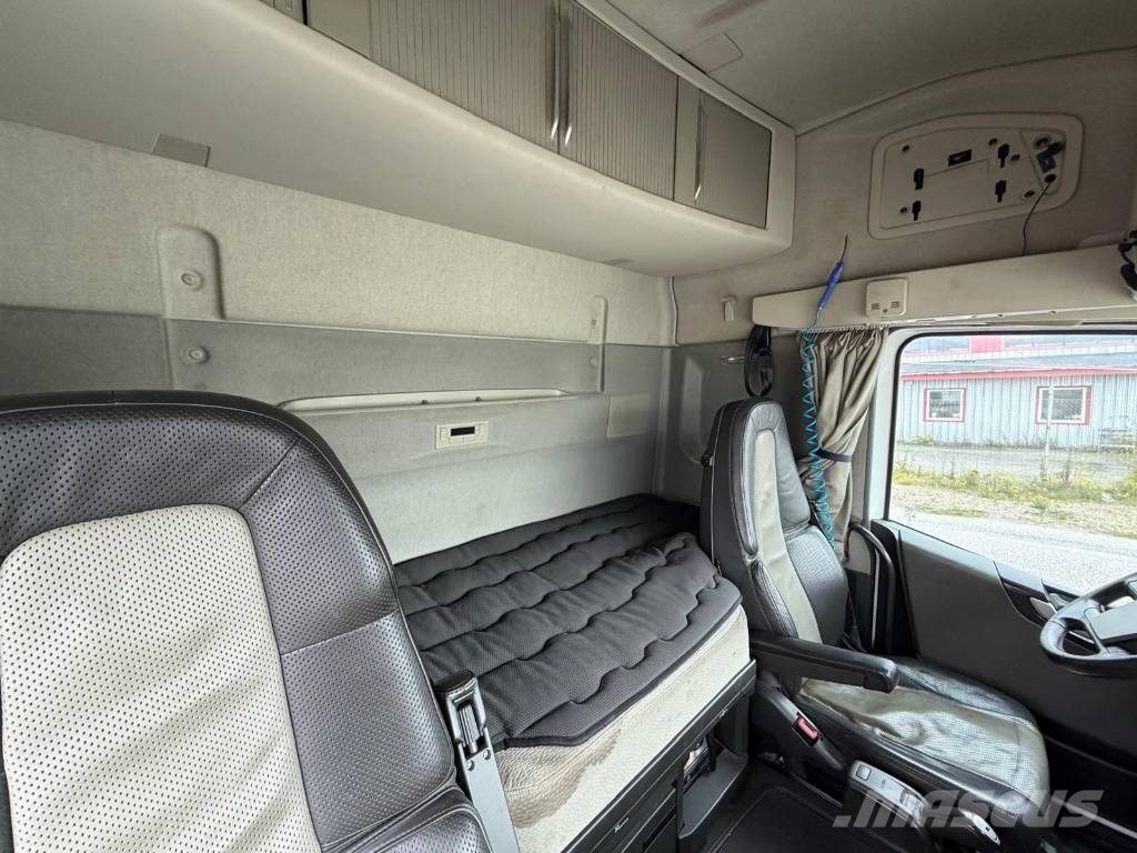 Volvo FH 6X4 Lyftbar Tandem Vetopöytäautot