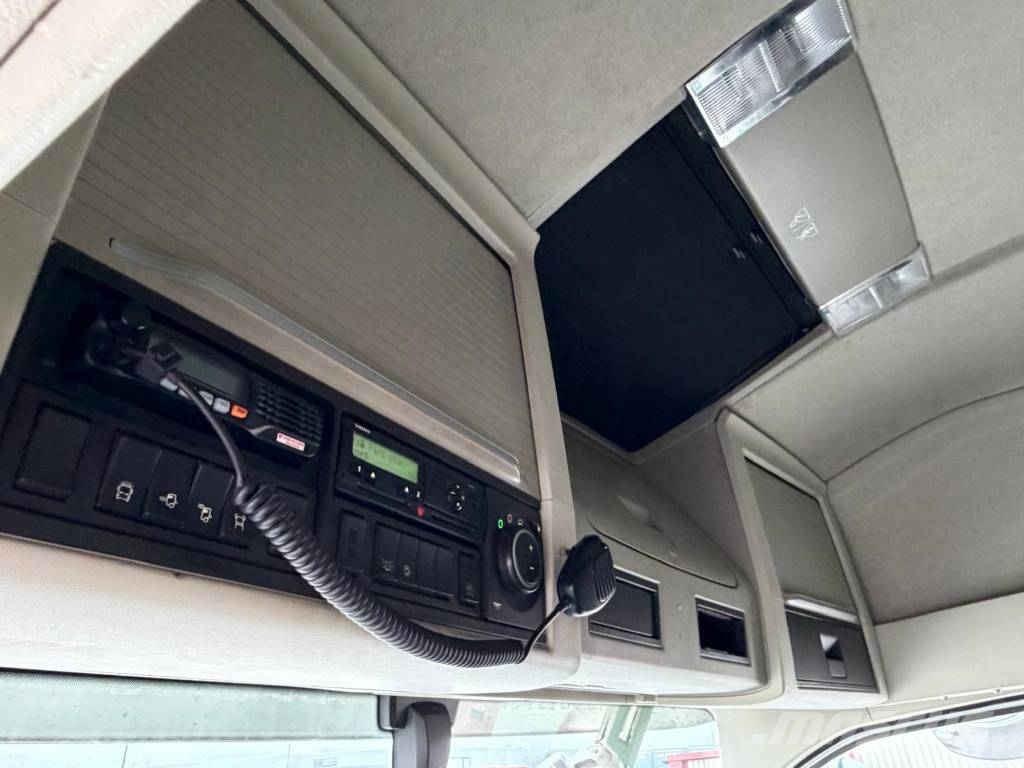 Volvo FH 6X4 Lyftbar Tandem Vetopöytäautot