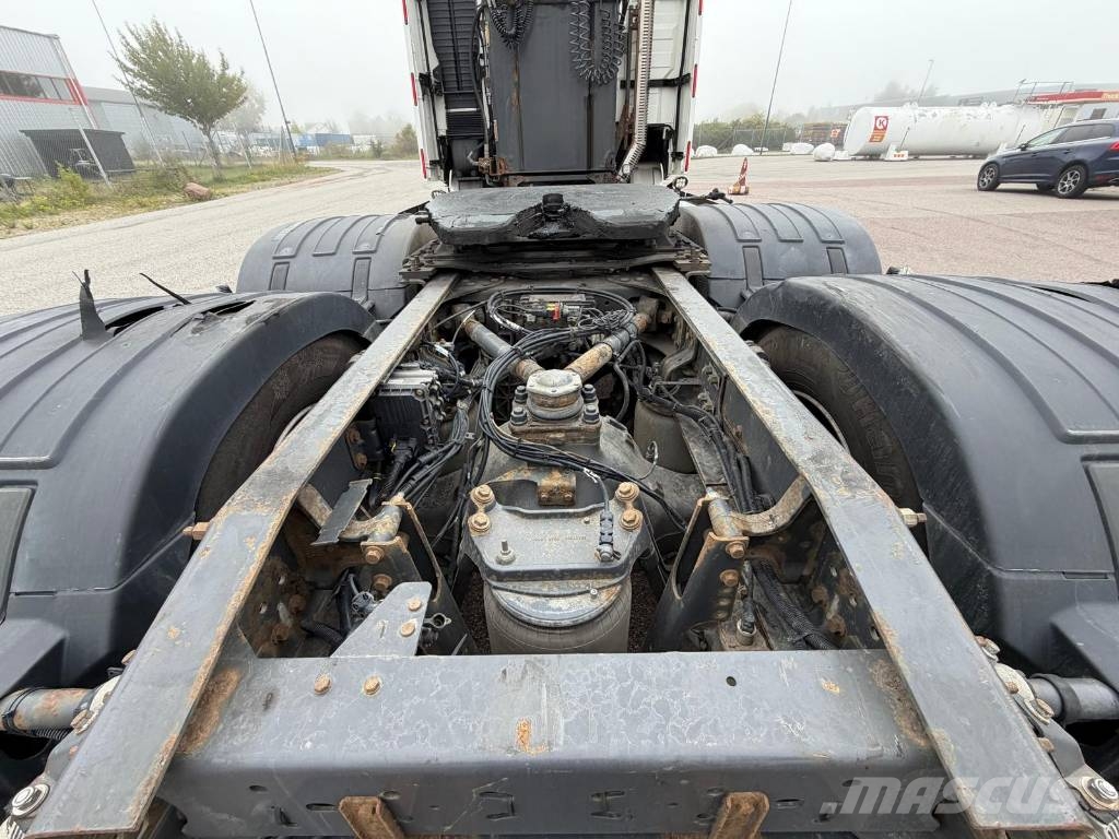 Volvo FH 6X4 Lyftbar Tandem Vetopöytäautot