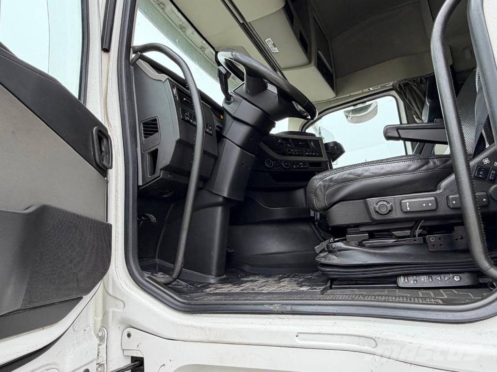Volvo FH 6X4 Lyftbar Tandem Vetopöytäautot