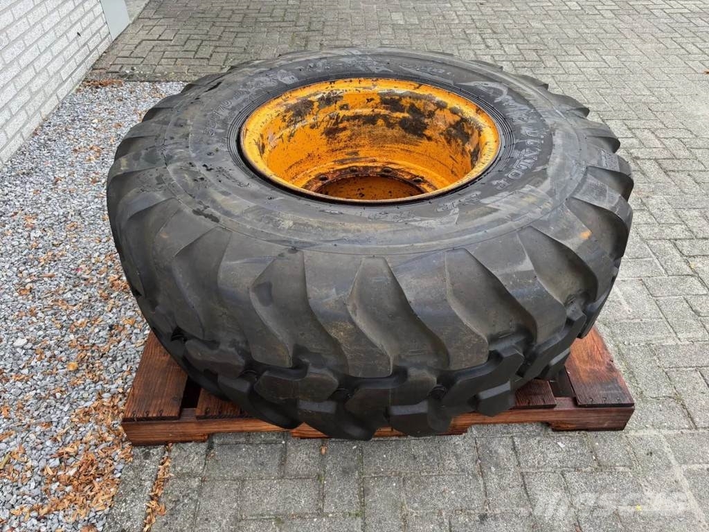 Dunlop Used 555/70R24 EM Dunlop wheel for Ahlmann wheello الإطارات والعجلات والحافات