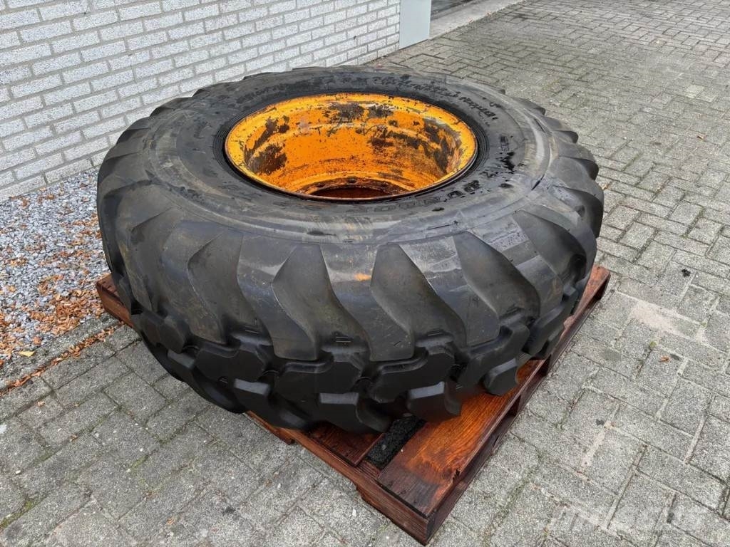 Dunlop Used 555/70R24 EM Dunlop wheel for Ahlmann wheello الإطارات والعجلات والحافات
