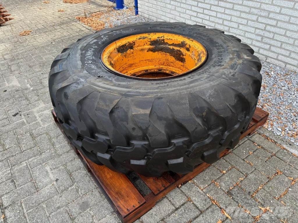 Dunlop Used 555/70R24 EM Dunlop wheel for Ahlmann wheello الإطارات والعجلات والحافات