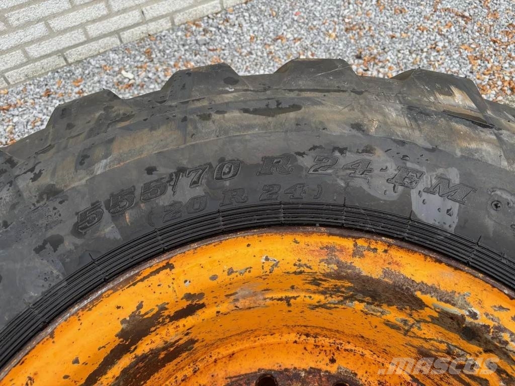 Dunlop Used 555/70R24 EM Dunlop wheel for Ahlmann wheello الإطارات والعجلات والحافات