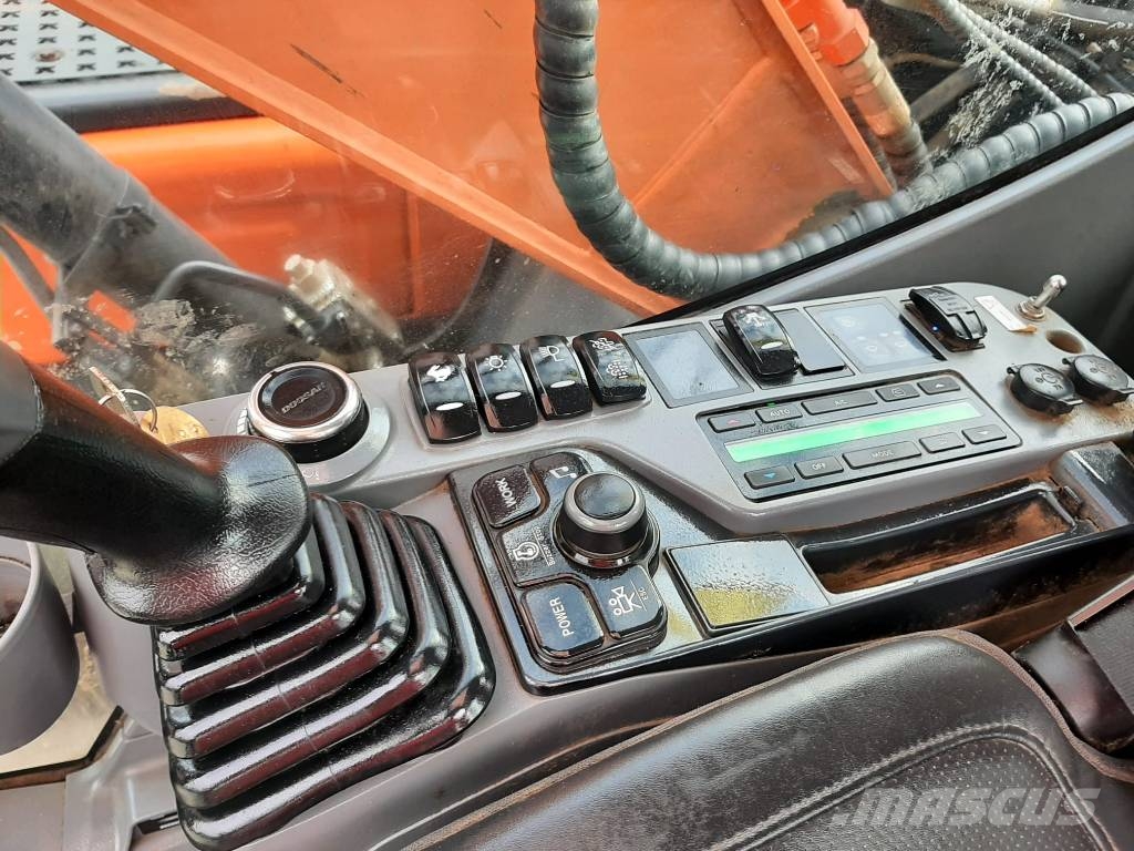 Doosan DX 140 LC Bageri guseničari