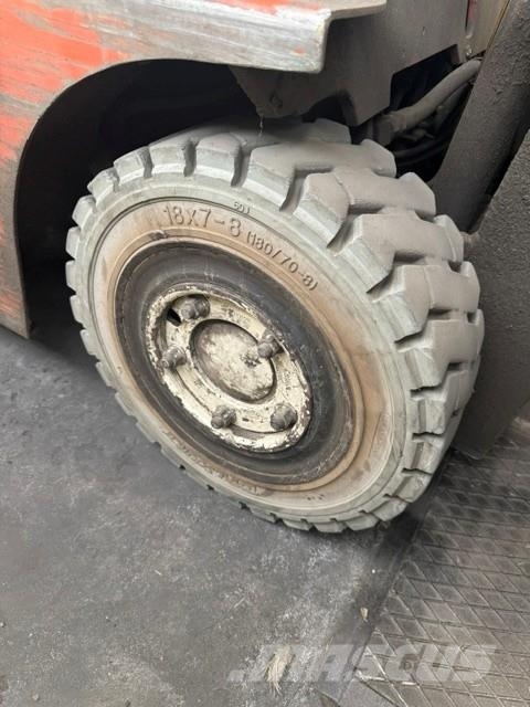 Nissan N01L18U Akumulátorové vozíky