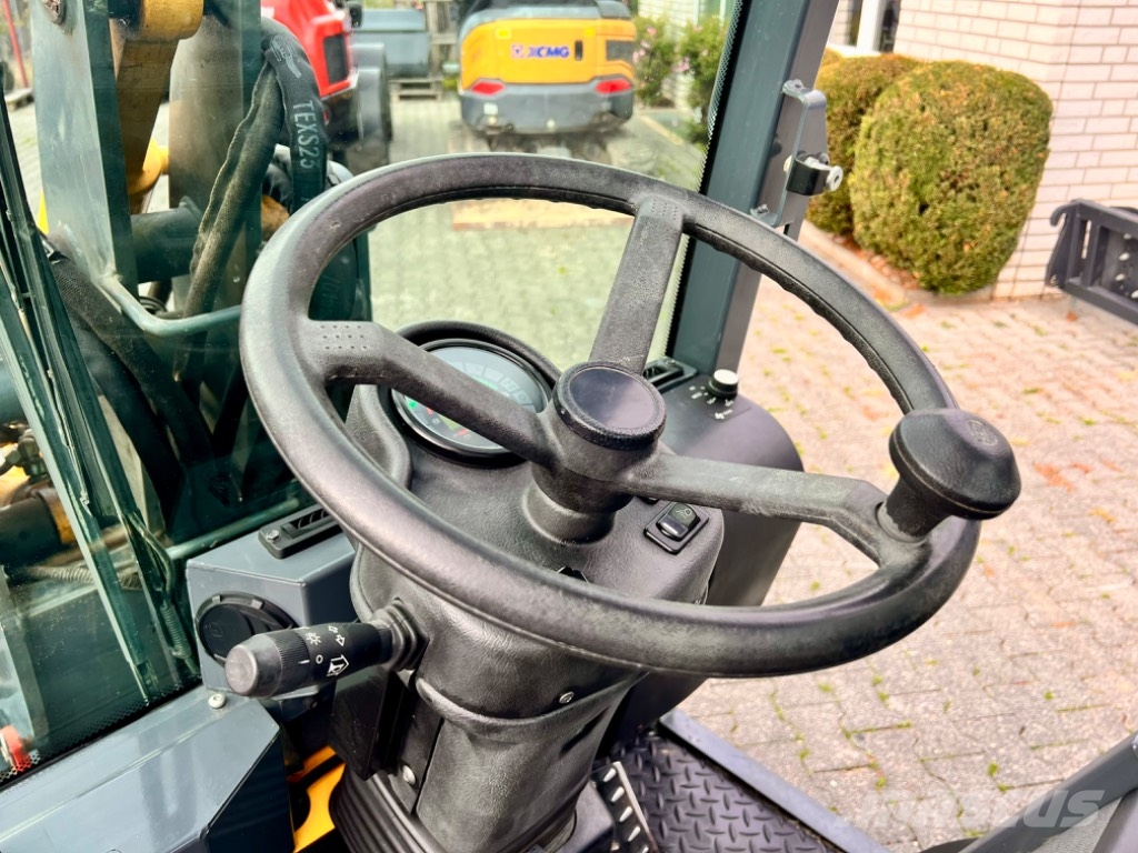 Gehl AL340 by Manitou Radlader