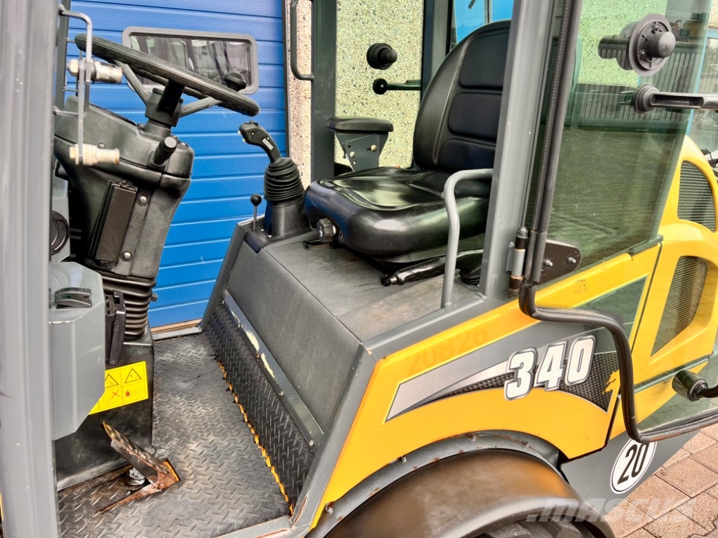 Gehl AL340 by Manitou Radlader