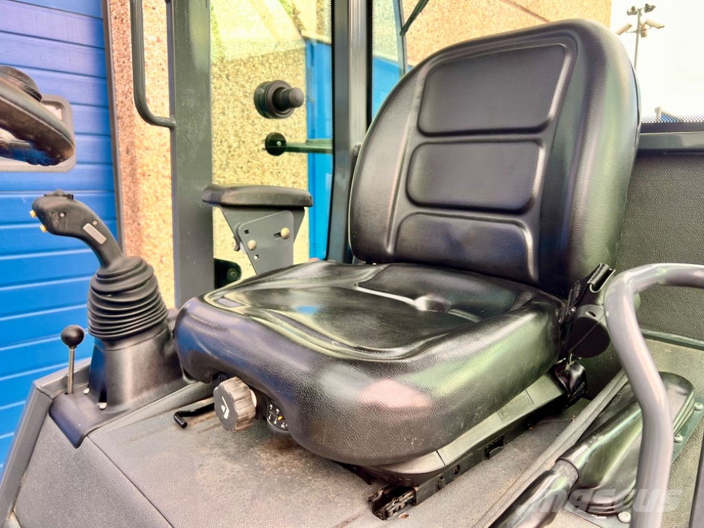 Gehl AL340 by Manitou Radlader