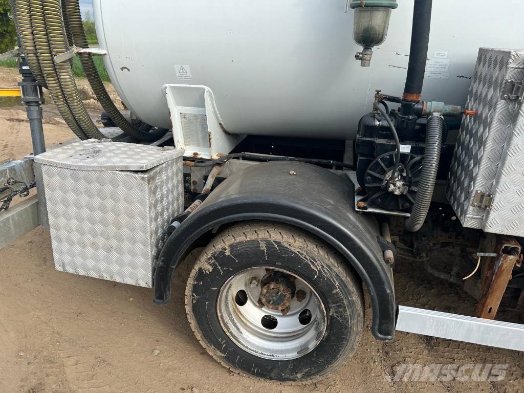 Isuzu Forward NVS 190 7.5 Ton Vac Tankers Tankbiler