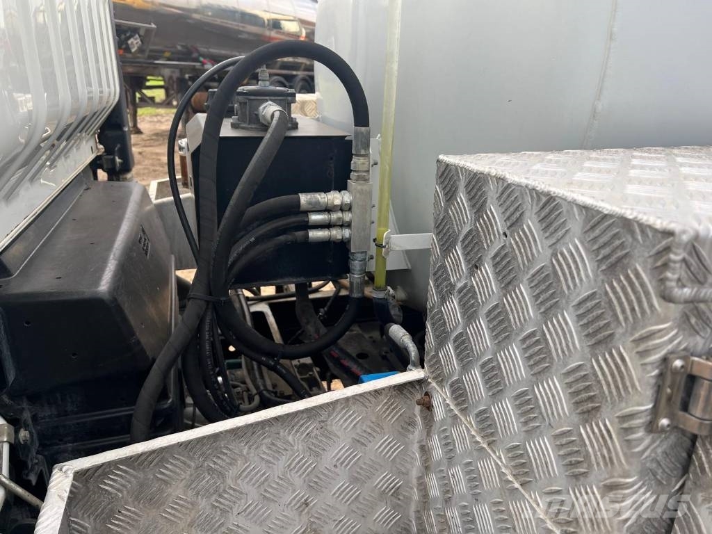 Isuzu Forward NVS 190 7.5 Ton Vac Tankers Tankbiler