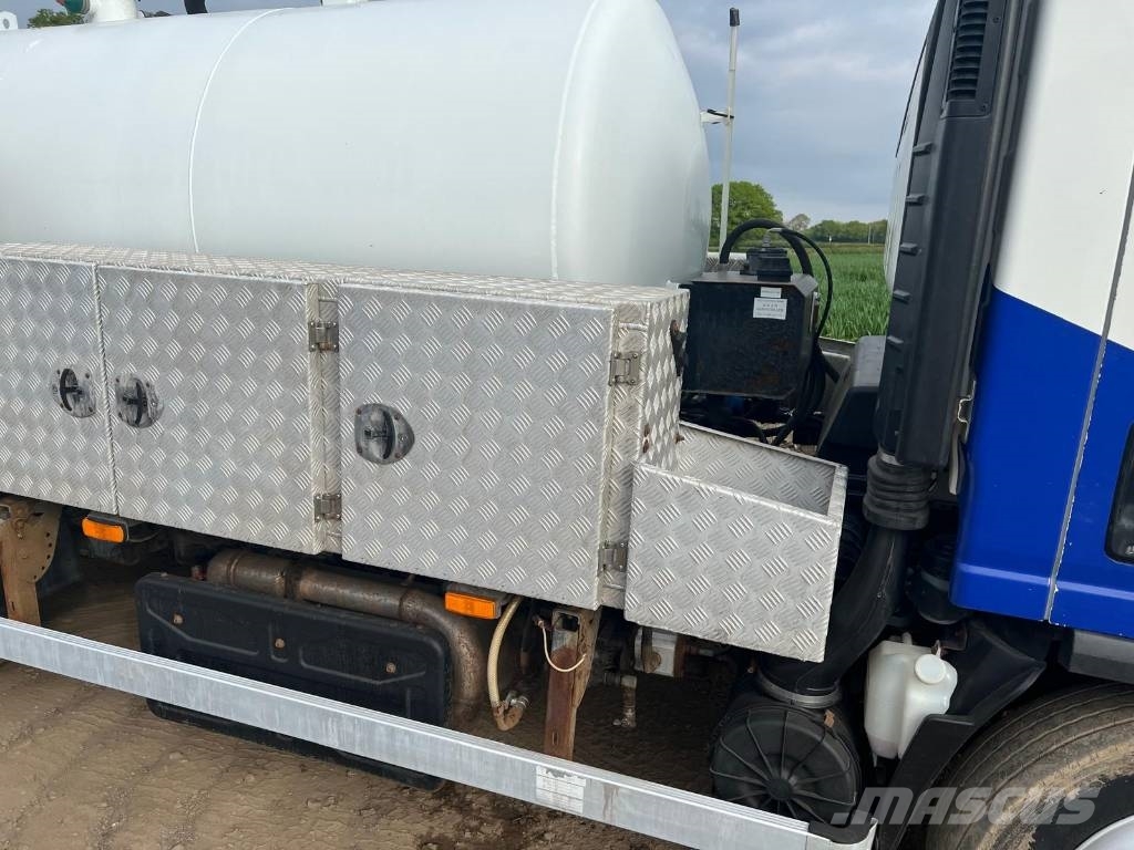 Isuzu Forward NVS 190 7.5 Ton Vac Tankers Tankbiler