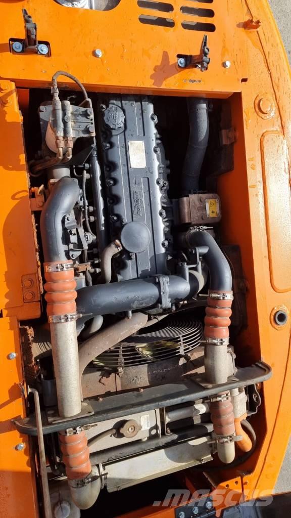 Doosan DX 140 Long Kāpurķēžu ekskavatori