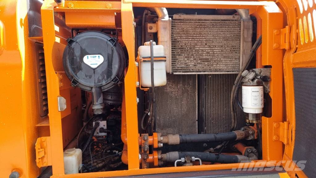 Doosan DX 140 Long Kāpurķēžu ekskavatori