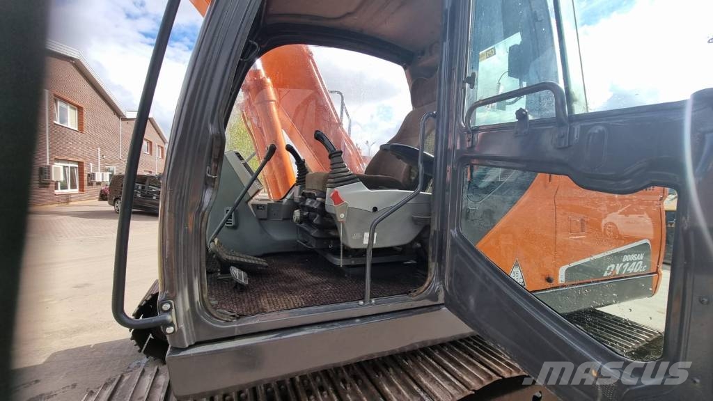 Doosan DX 140 Long Kāpurķēžu ekskavatori