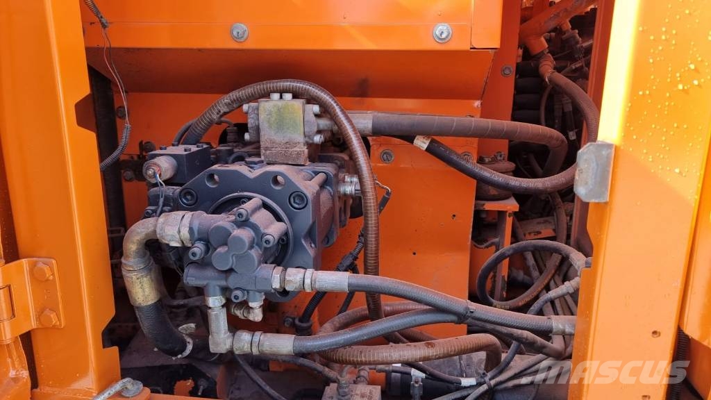 Doosan DX 140 Long Kāpurķēžu ekskavatori