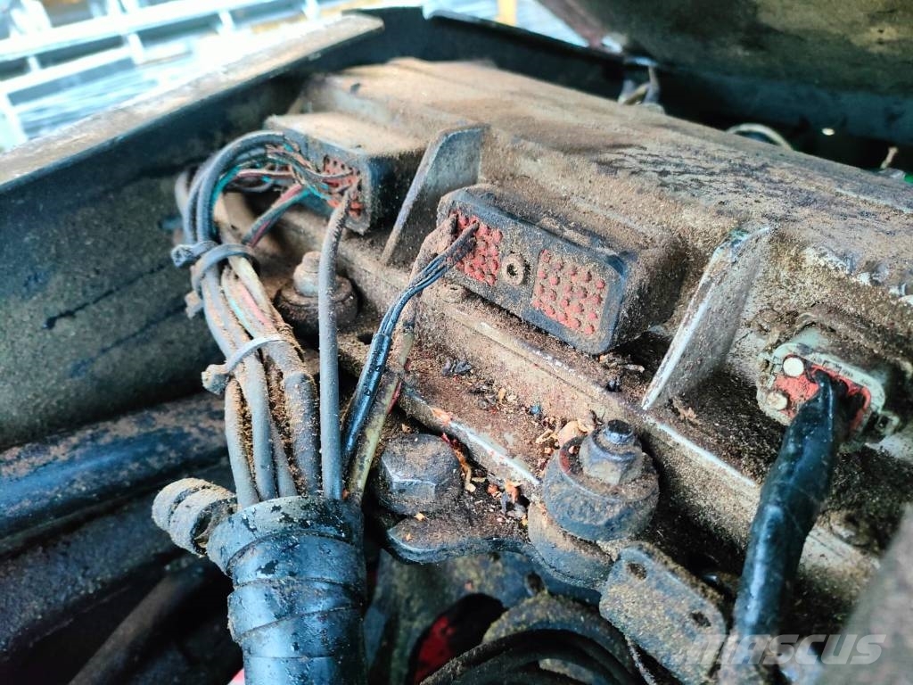 Waratah John Deere H270 Agaç kesme robotlari