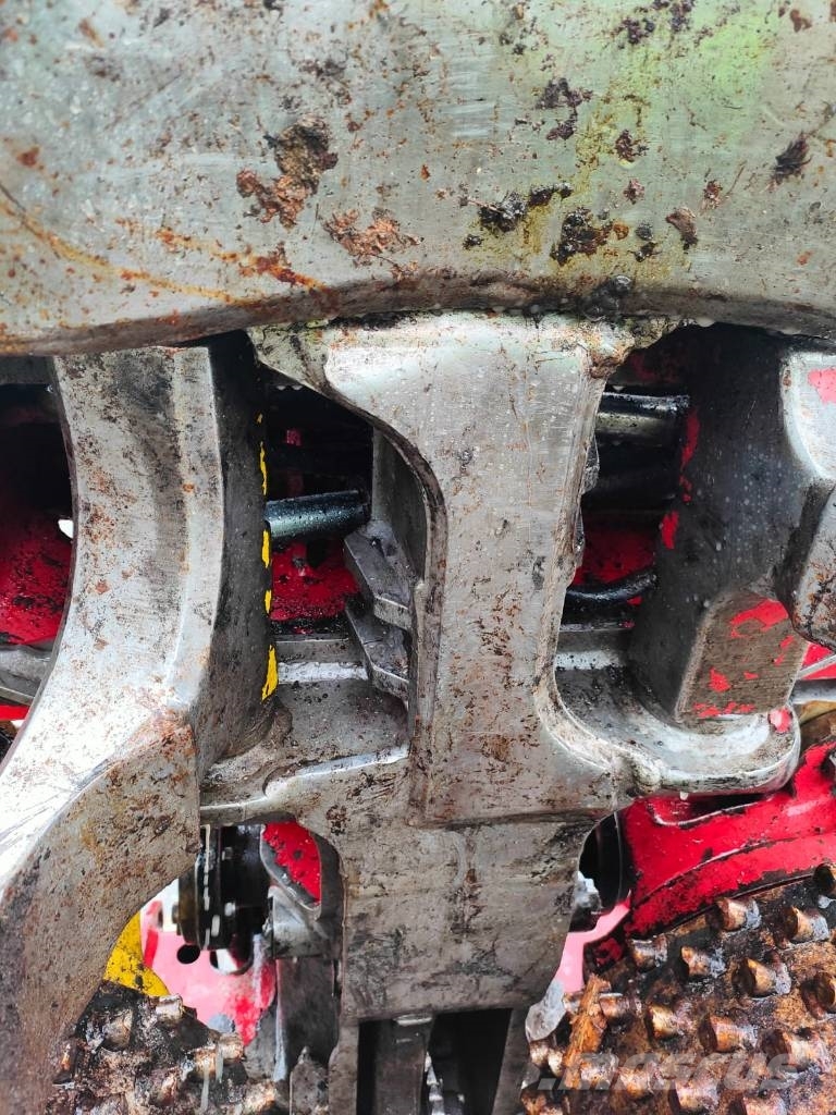 Waratah John Deere H270 Agaç kesme robotlari