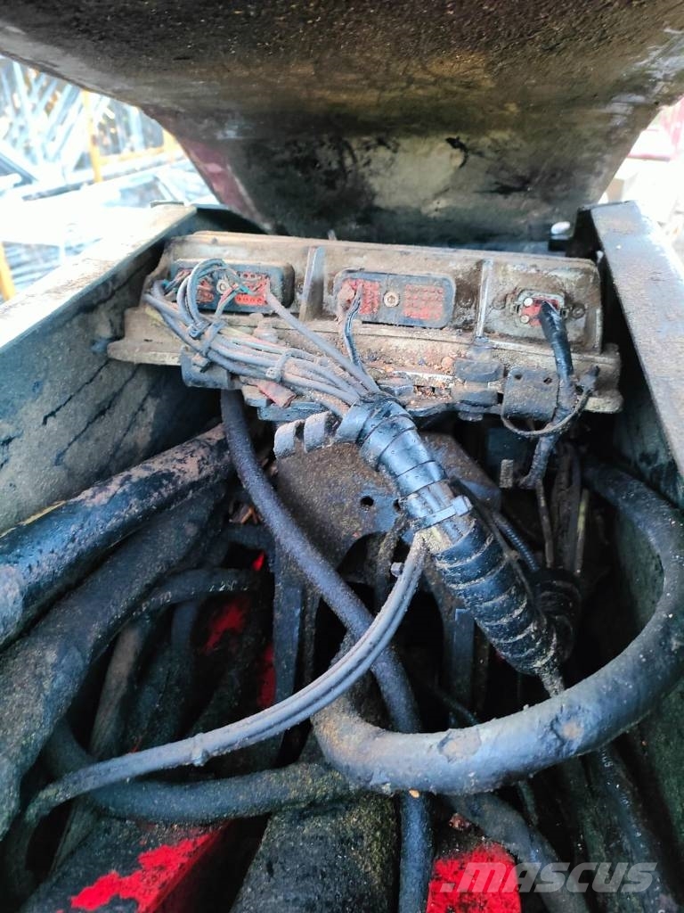 Waratah John Deere H270 Agaç kesme robotlari