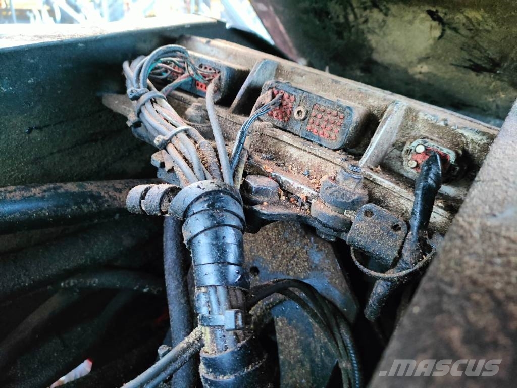 Waratah John Deere H270 Agaç kesme robotlari
