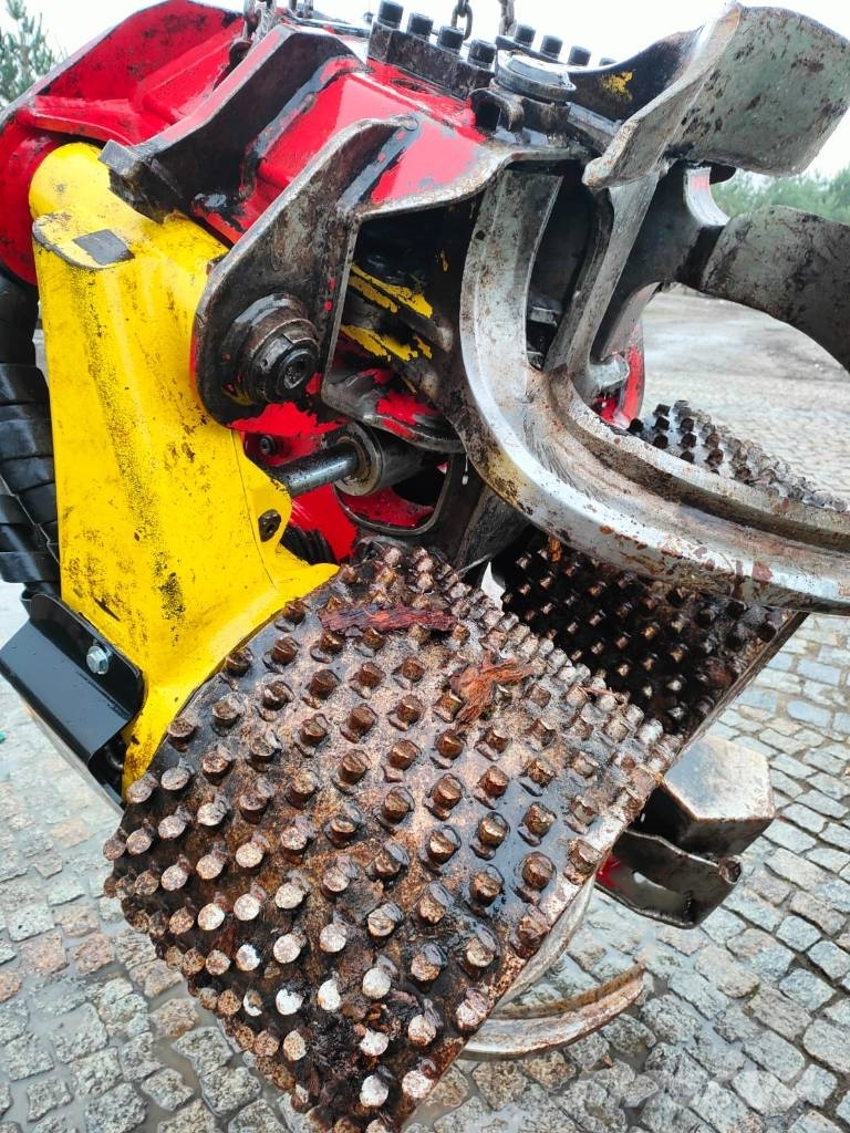 Waratah John Deere H270 Agaç kesme robotlari