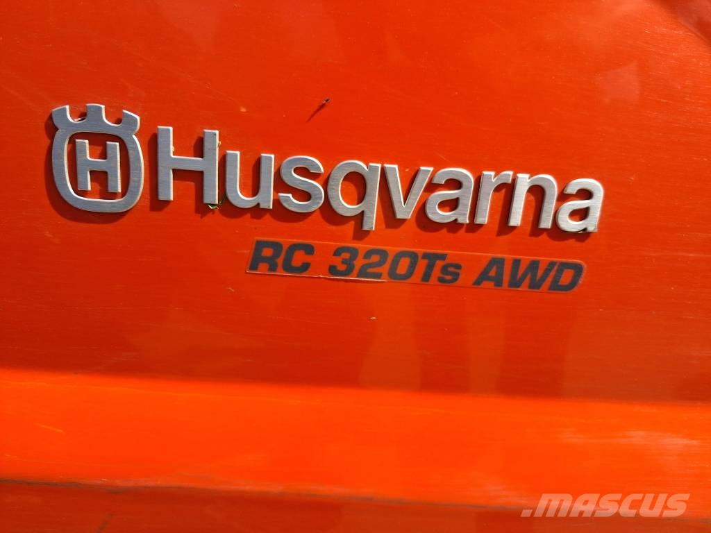 Husqvarna RC320TS AWD Traktorske kosilice