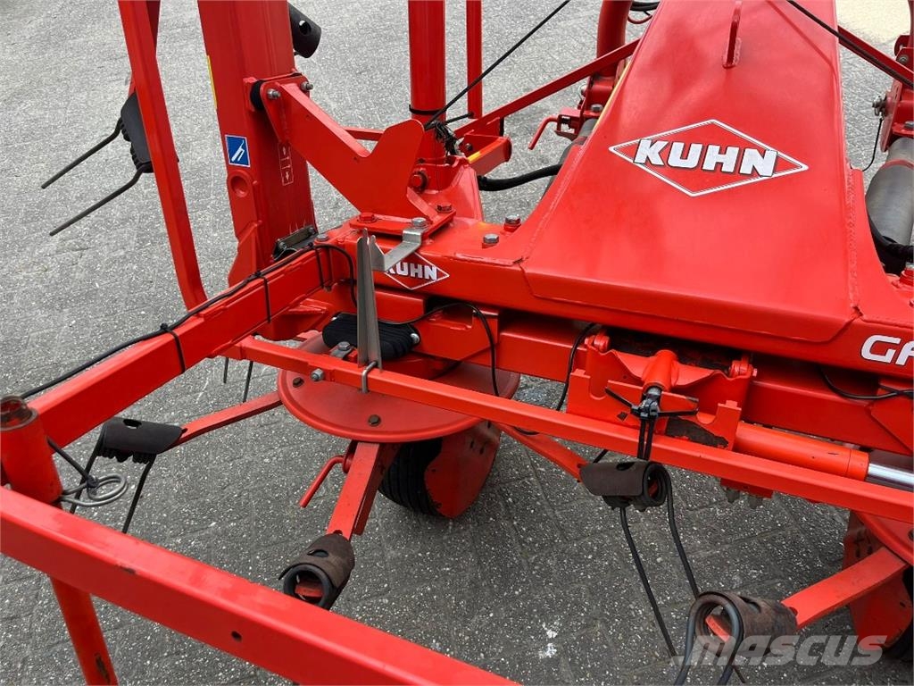 Kuhn GF8702 defekt مكابس وميبسات التبن
