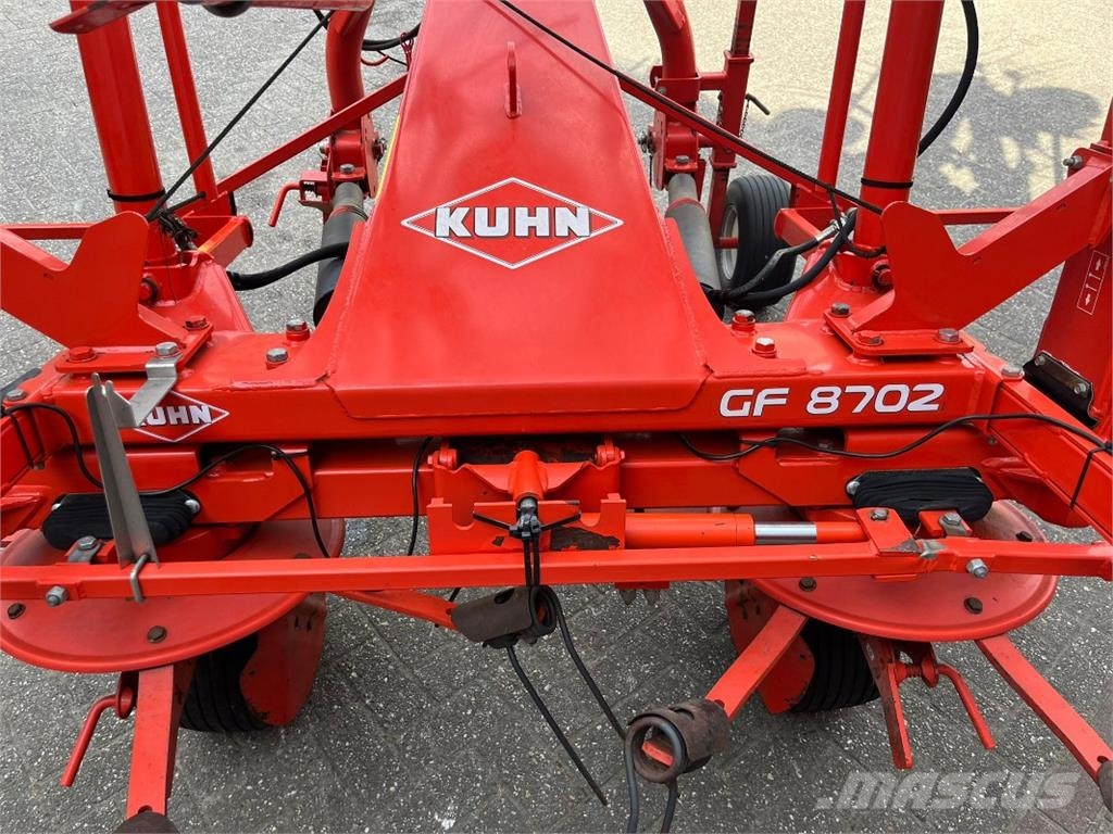 Kuhn GF8702 defekt مكابس وميبسات التبن