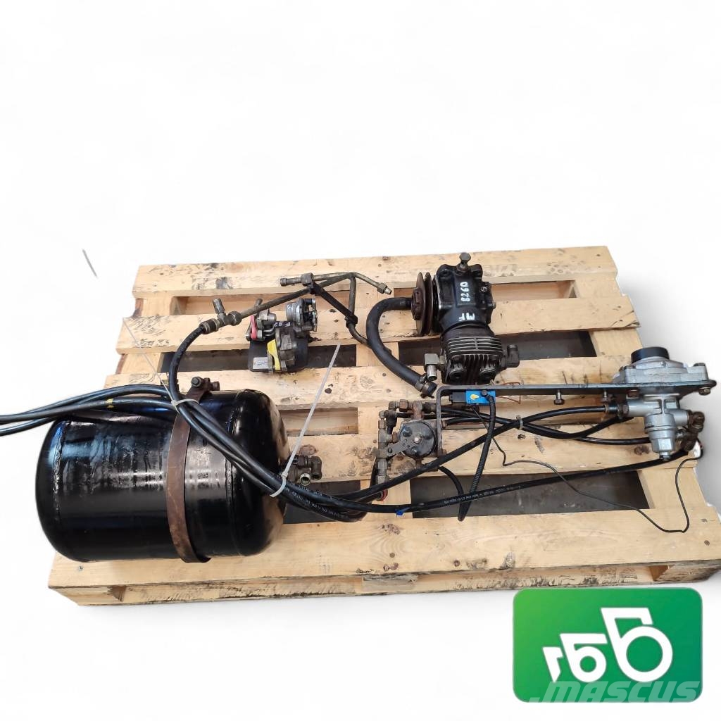 Massey Ferguson 8270 Pneumatic System Compressor 4712000080 WABCO الشاسيه والتعليق