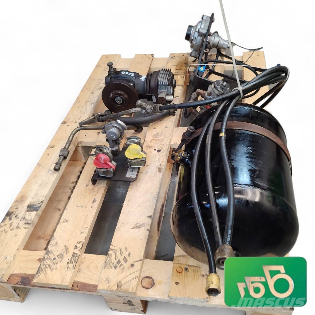 Massey Ferguson 8270 Pneumatic System Compressor 4712000080 WABCO الشاسيه والتعليق