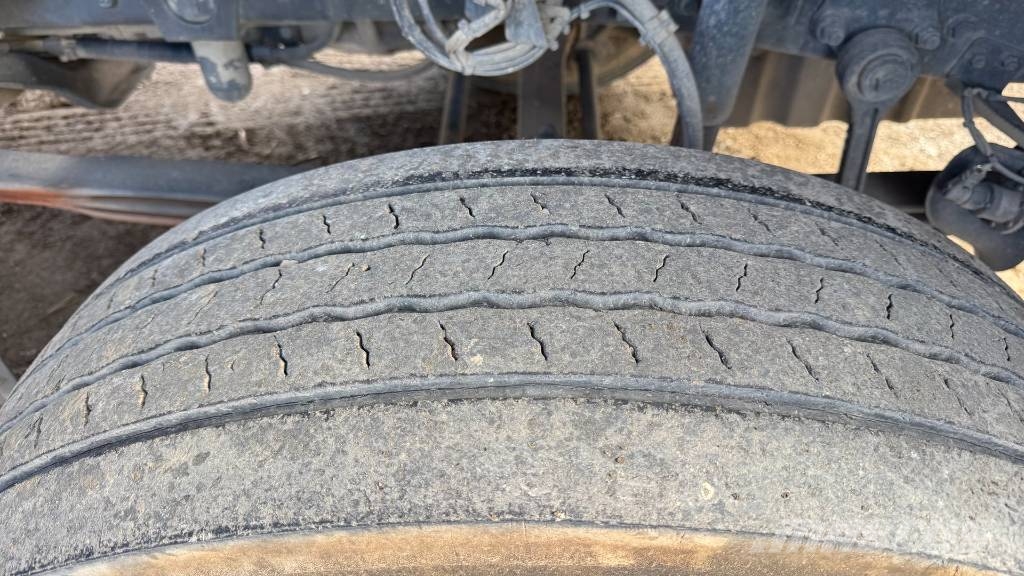 Mercedes-Benz AXOR 1829 4x2 meiller absetz tipper - spring Camion cu carlig de ridicare