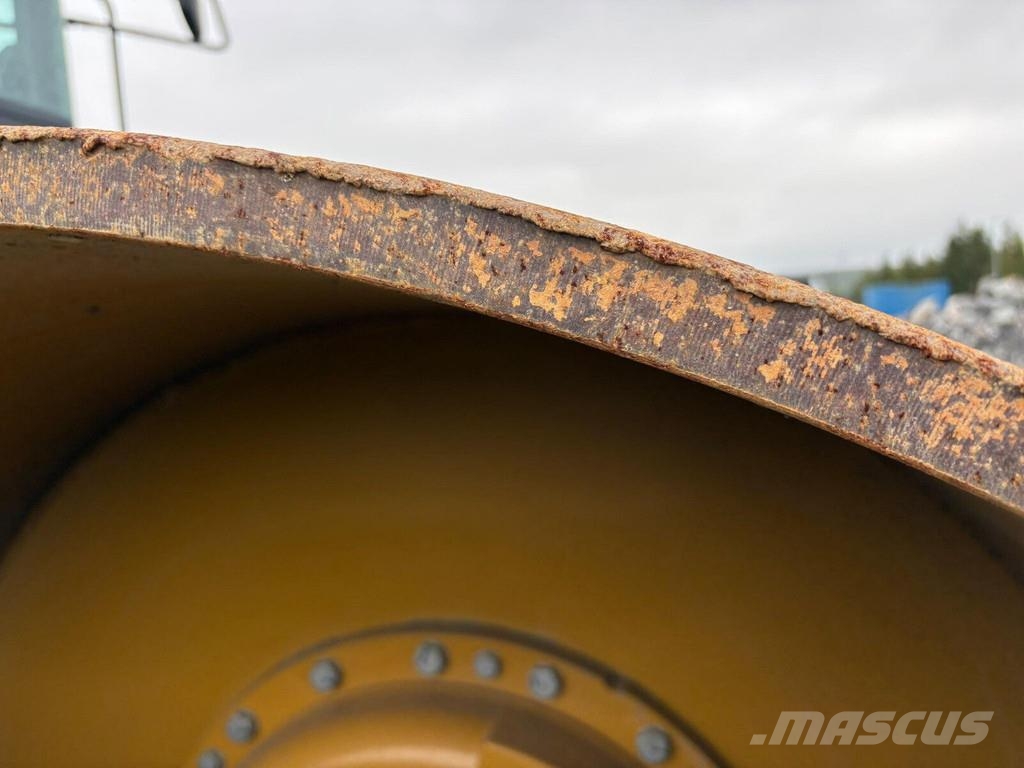 CAT CS66 Single drum rollers