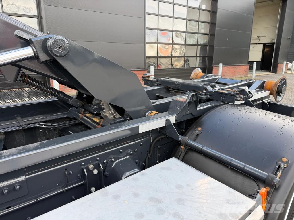Iveco 190EL25 Haaksysteem/Kraan Euro 6 51.000 km Vrachtwagen met containersysteem