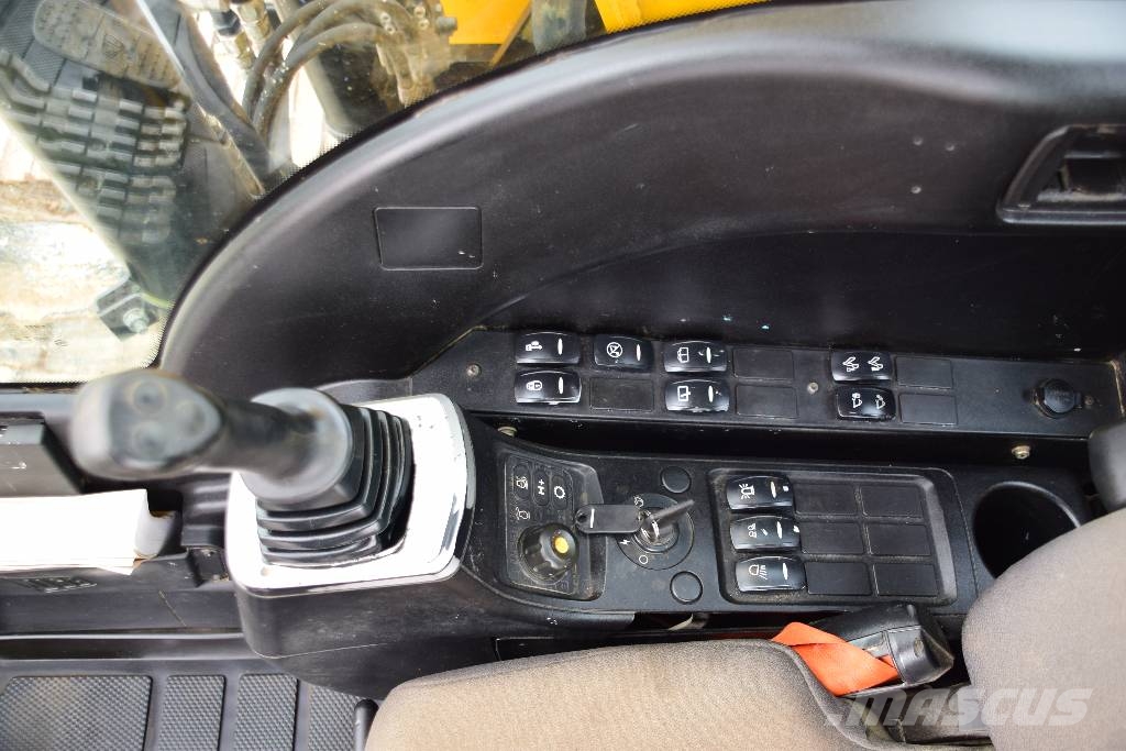JCB JS 131 LC PLUS JS130 Takeuchi TB2150 Hyundai 140 Paletli ekskavatörler