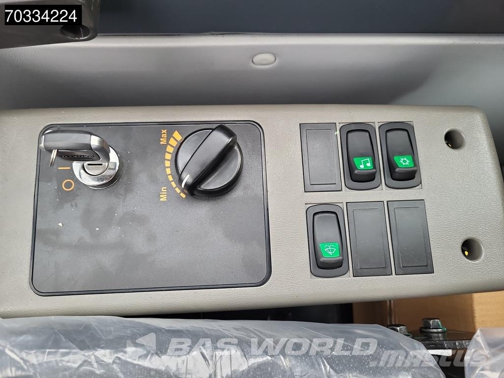 Hyundai R210 Гусеничні екскаватори