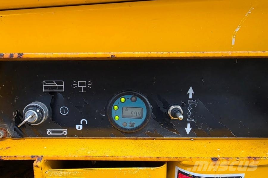 Haulotte Compact 8 Electric, 8.2m Working Height, 350kg Cap Plataformas tijera