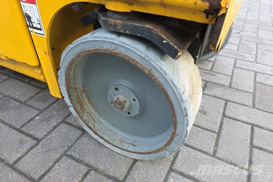 Haulotte Compact 8 Electric, 8.2m Working Height, 350kg Cap Plataformas tijera