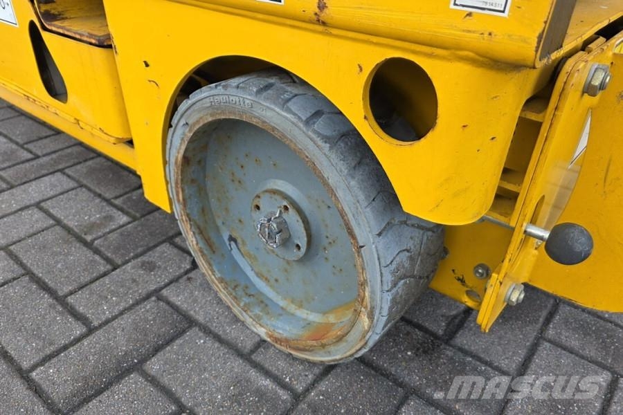 Haulotte Compact 8 Electric, 8.2m Working Height, 350kg Cap Plataformas tijera