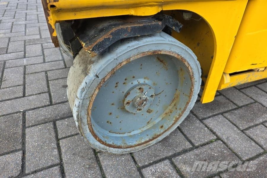 Haulotte Compact 8 Electric, 8.2m Working Height, 350kg Cap Plataformas tijera