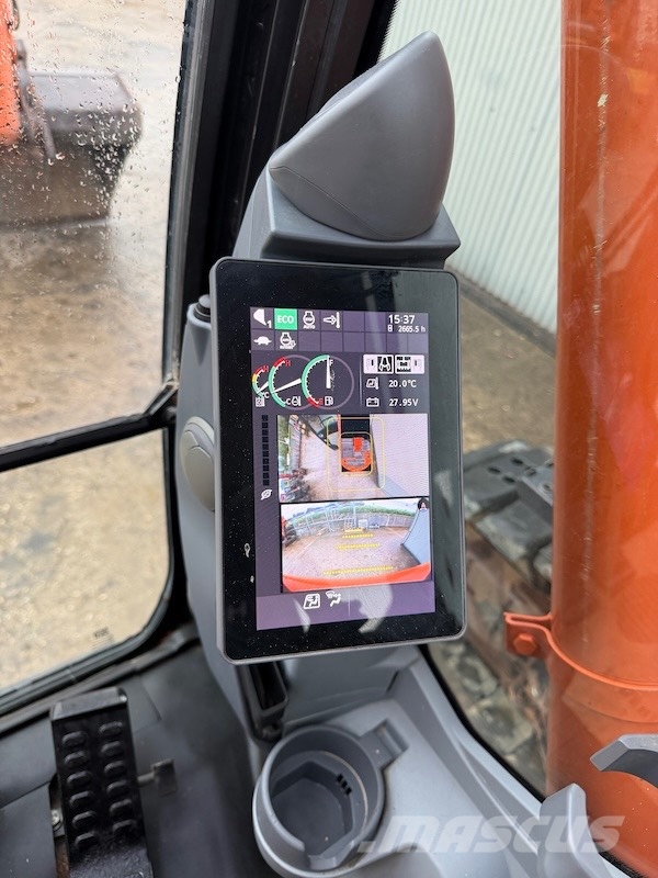 Hitachi ZX 135 US-7 حفارات زحافة