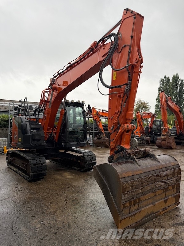 Hitachi ZX 135 US-7 حفارات زحافة