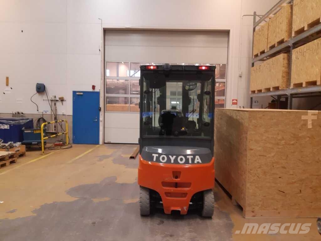 Toyota 8FBMT30 Sähkötrukit