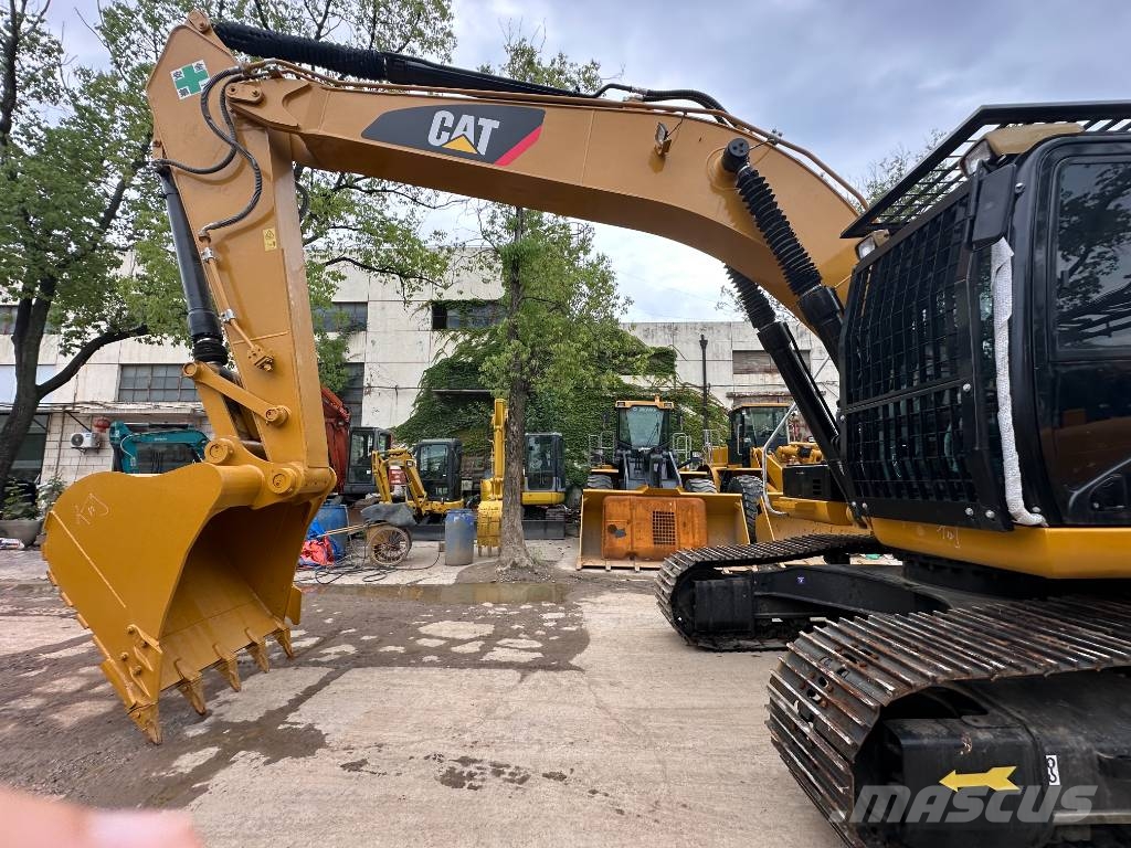 CAT 325D2L 3000 units excavators in stock Lánctalpas kotrók