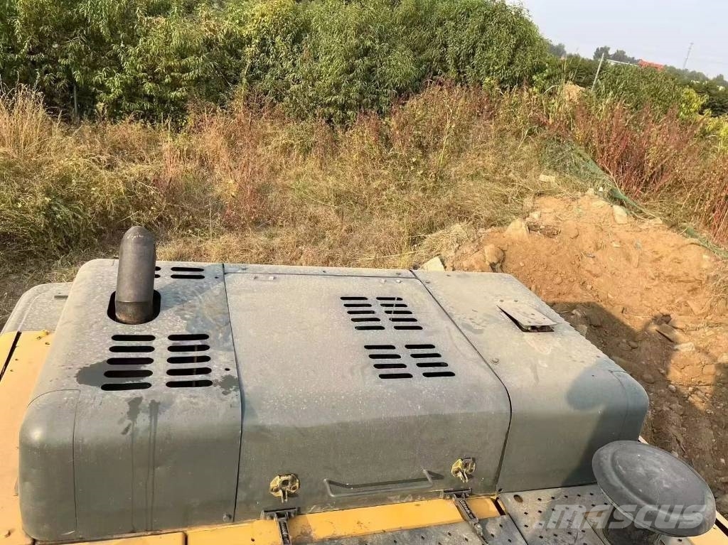 Hyundai Robex 520 VS حفارات زحافة